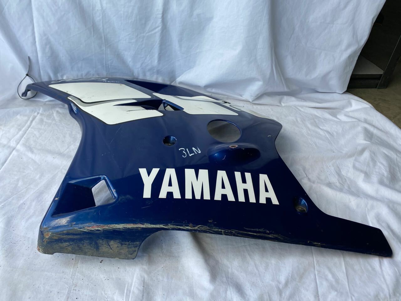 Yamaha FZR250 EXUP 3LN L/H Side Panel
