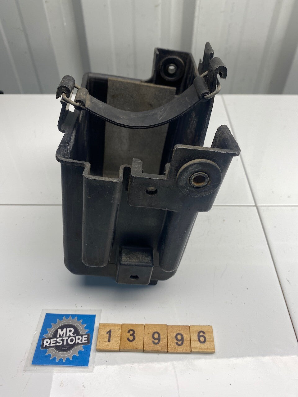 Yamaha FZR1000 FZR750 1987-88 Battery Holder Box & Strap 2GH-21245
