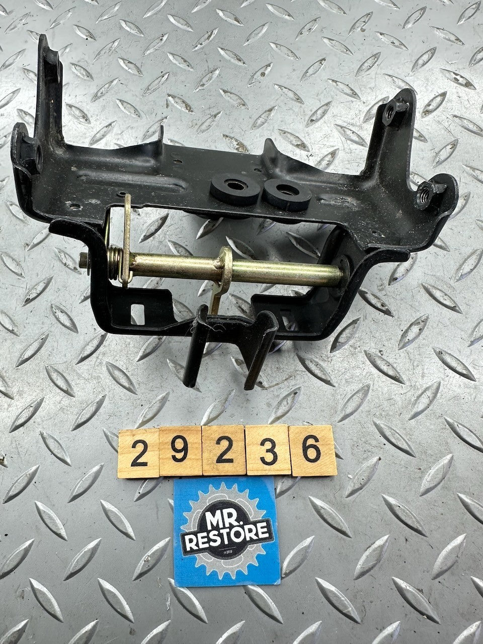 Yamaha V-Max 1200 VMX12 '85-03' Tank Seat Bracket Latch Holder 3 1FK-2172M