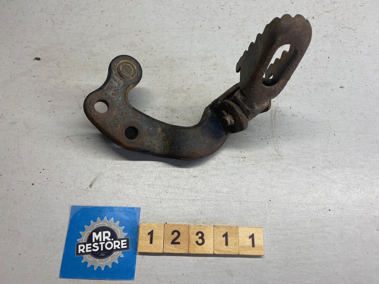 Yamaha XT550 R/H Foot Rest & Bracket 5Y1-27422-02-R4