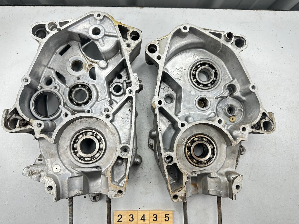 Yamaha V70 U7E Crankcases 298-15111-01  298-15121-01