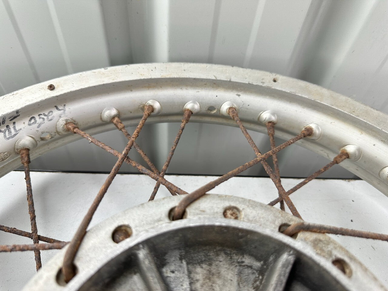 Kawasaki Vintage Motorcycle Dirt Rear Wheel (K250 F-II ?) OEM D.I.D 18x1.85