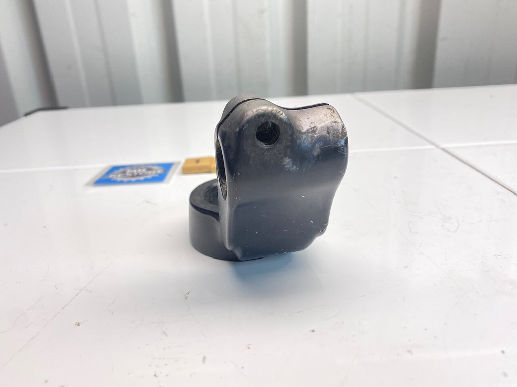 Kawasaki GPZ1100 ZX R/H Handlebar Mount 32mm
