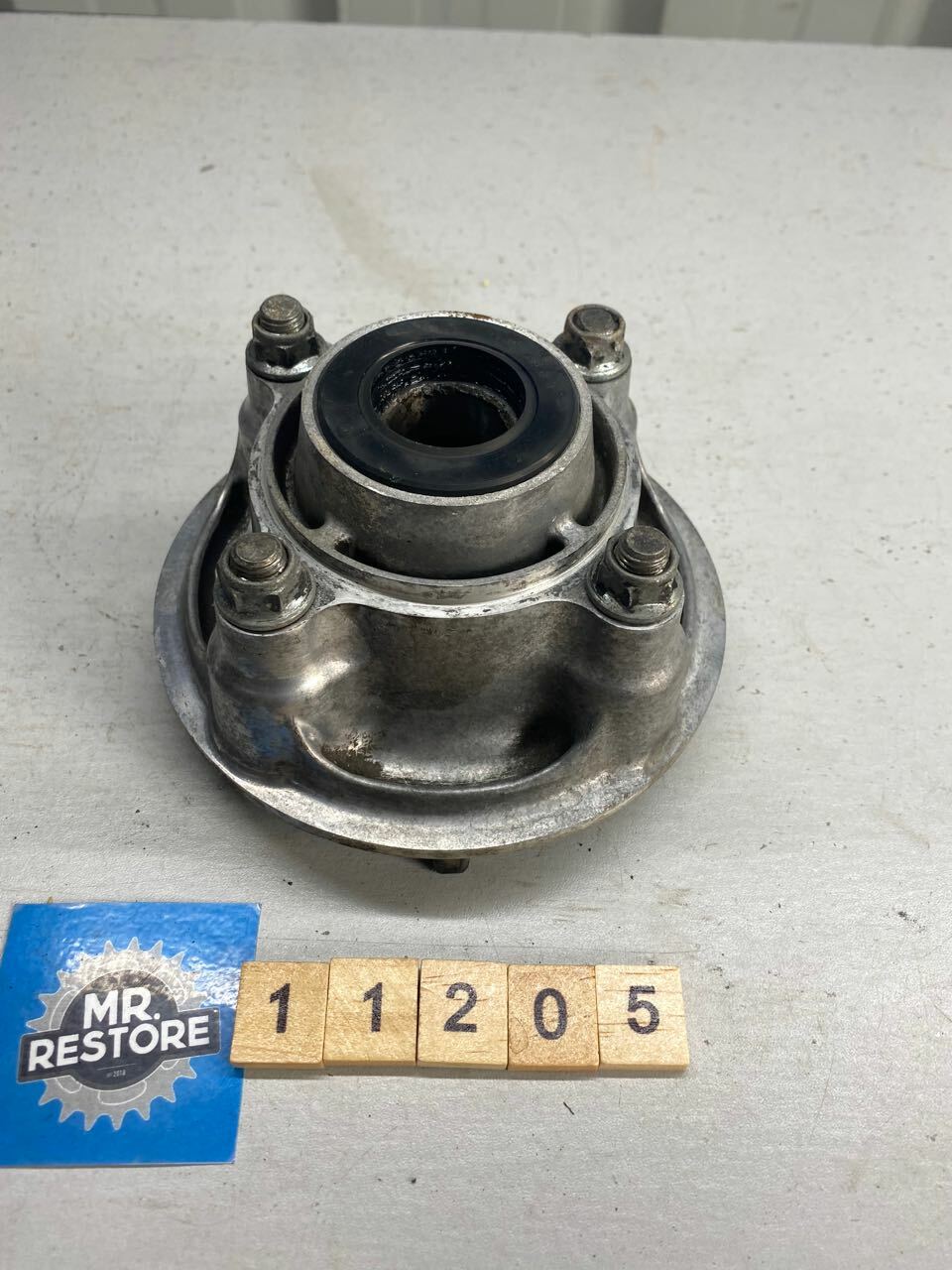Suzuki GSX250FW Sprocket Carrier Rear Hub & Bolts