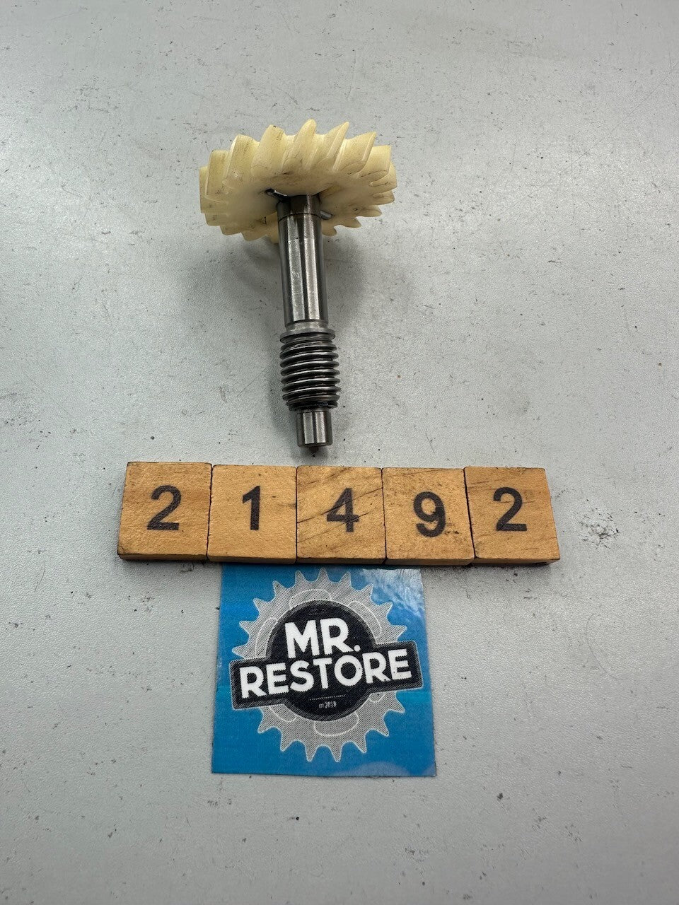 Yamaha TZR250 TDR250 R1-Z - 2T Oil Pump Worm Shaft & Drive Gear 1KT-13175-00