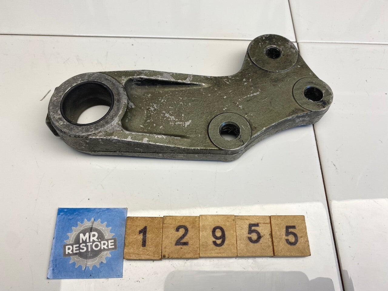 Kawasaki GPZ900R ZX900 Rear Brake Caliper Holder 43044-1060