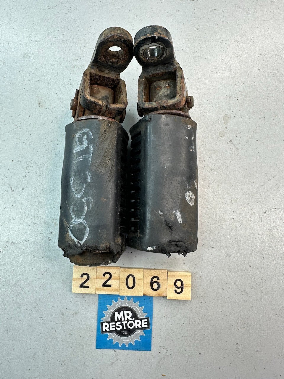 Kawasaki GT550 Z550 Riders Foot Rest Peg Pair 34027-1108  34027-1109  34003-1148