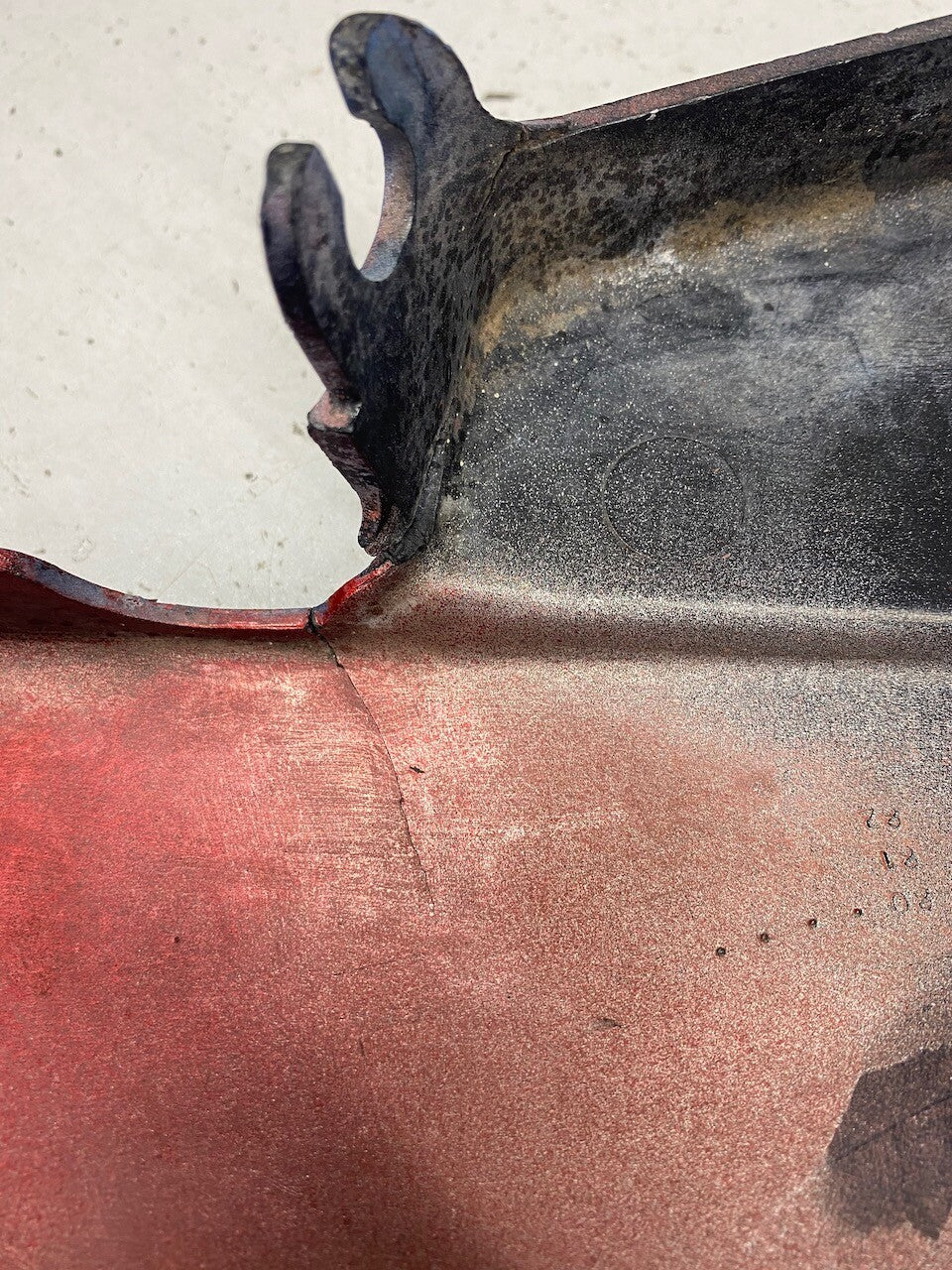 Yamaha XJ650 4K0 L/H Side Cover Panel (cracked)