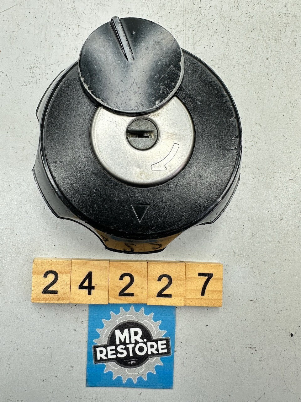 Honda XL600 XLR250 XLR125 XR250 CRM125 OEM Fuel Tank Cap (no key)