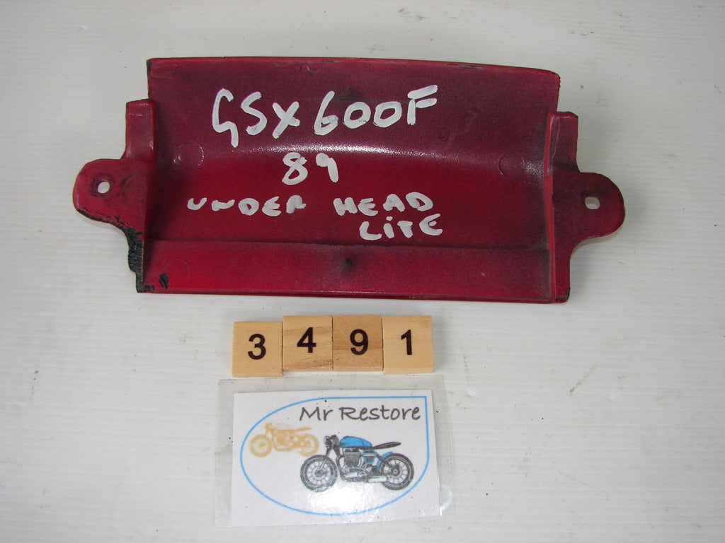 Suzuki GSX600F 1989 Under headlight panel