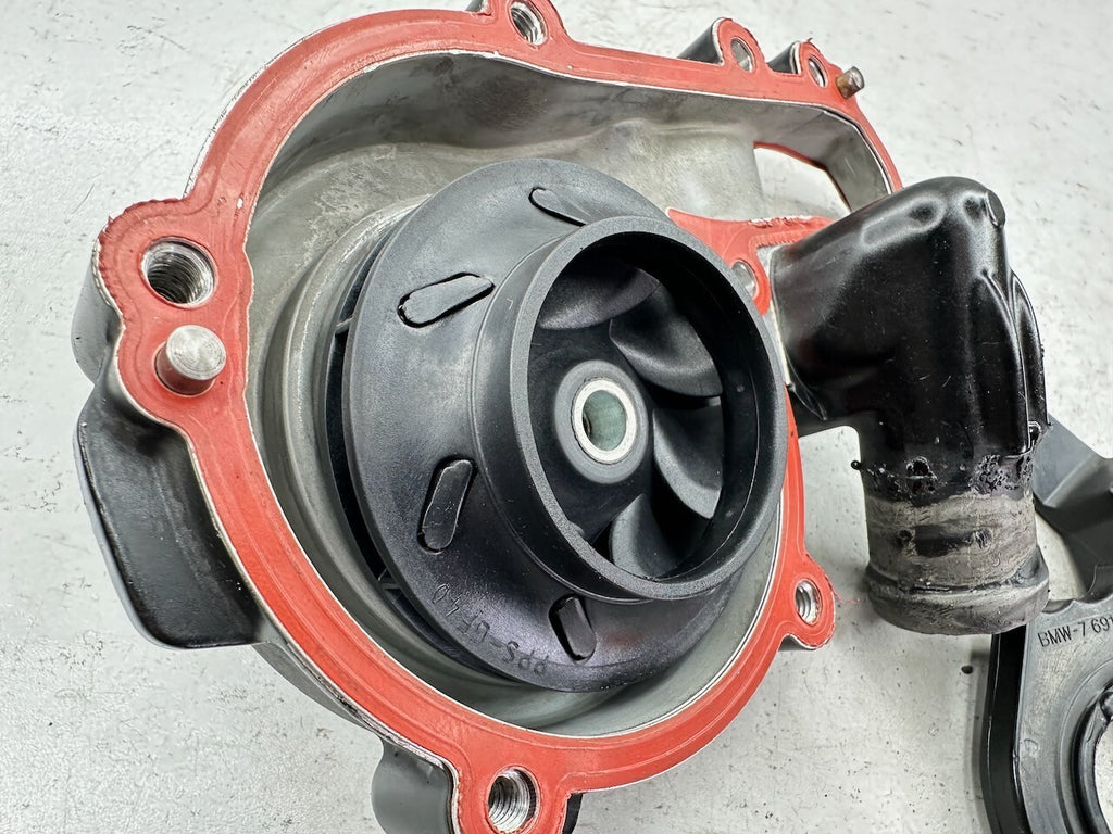 BMW K1300R K1200R K1300S K1300GT Water Pump Assy. 11517687224  11517679940