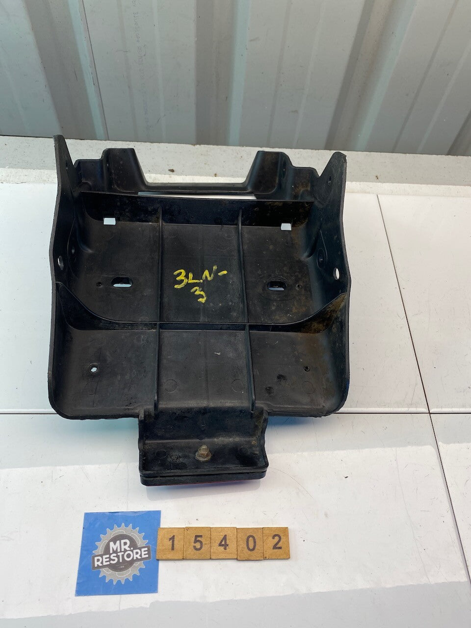Yamaha FZR250 3LN Rear Fender Reg License Plate Holder