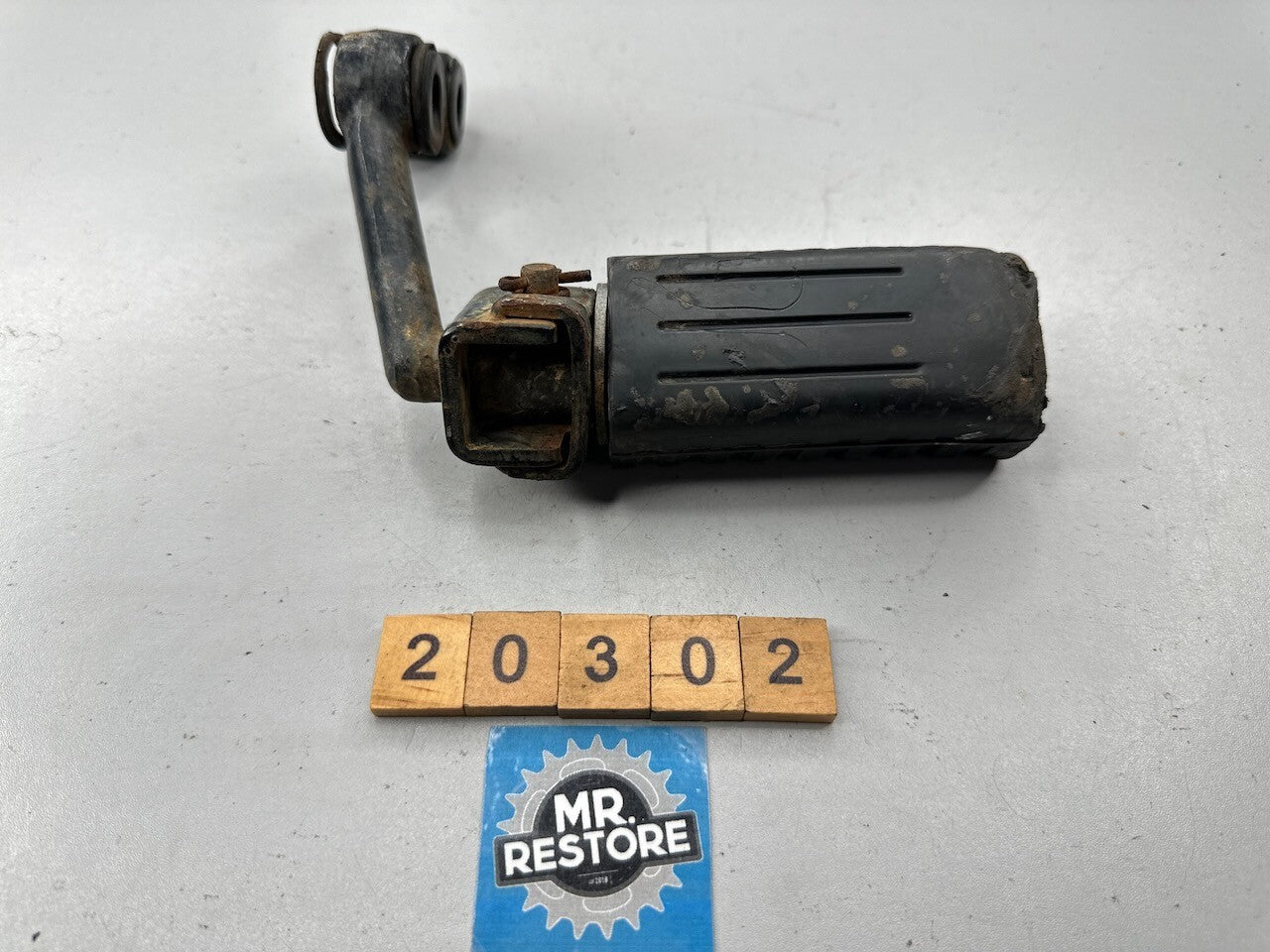 Kawasaki GPZ1100 KZ1000 Z1000 KZ750 Z750 R/H Riders Footrest Bracket & Foot Peg