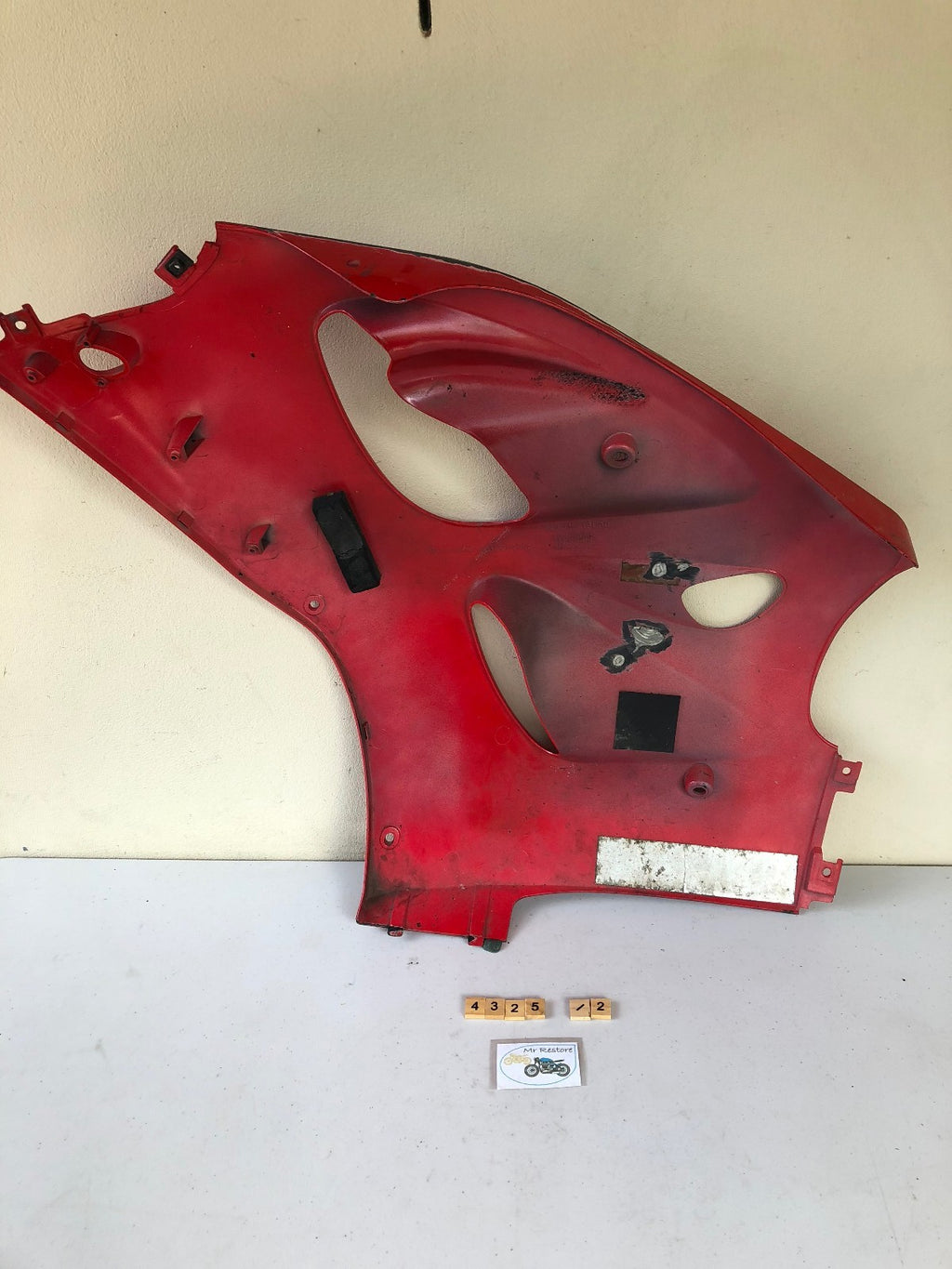 Suzuki GSXR750 1997-99 94471-33E00 R/H Side Panel (2 available)