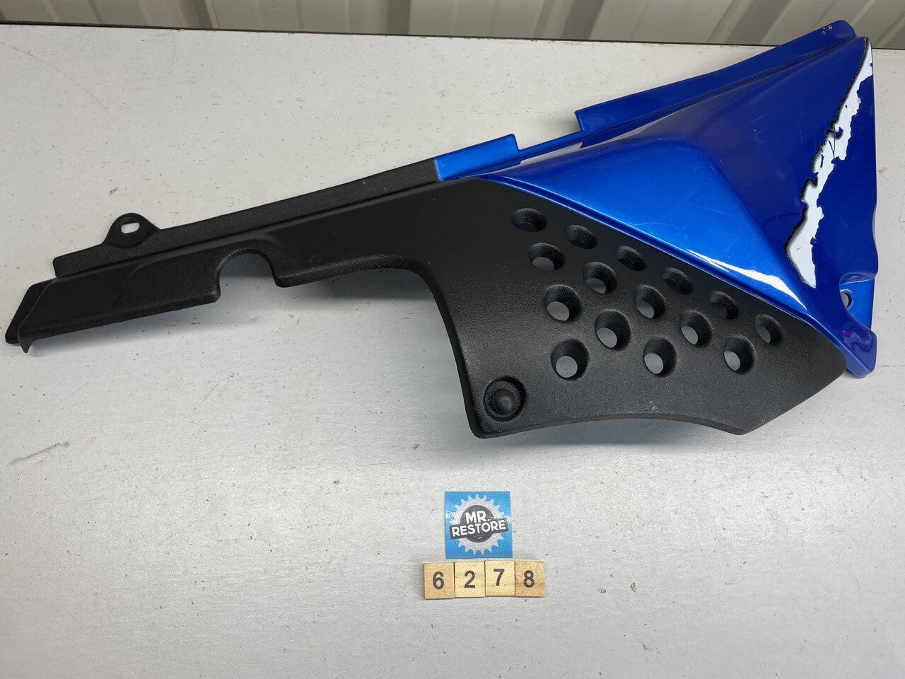 Triumph Tiger 900 1993-1998 (T400 885) Side Cover Right (2300818)