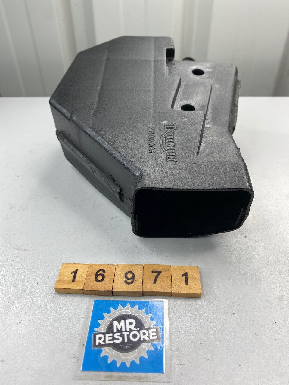 Triumph Speed Triple 900 (Carb) R/H Auxiliary Chamber & Intake Silencer 2200006