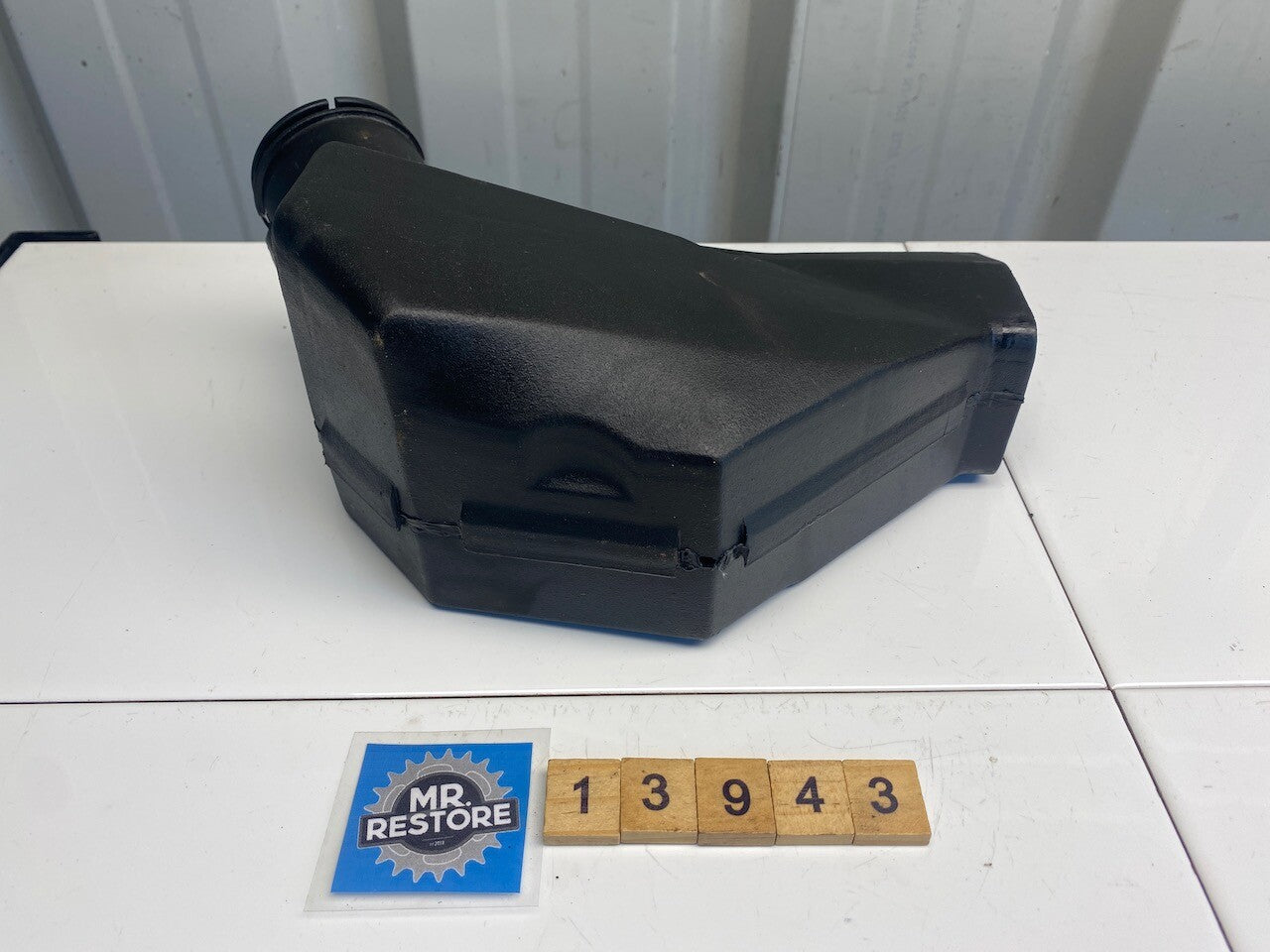 Triumph Tiger 900 R/H Auxiliary Chamber & Intake Silencer 2200006