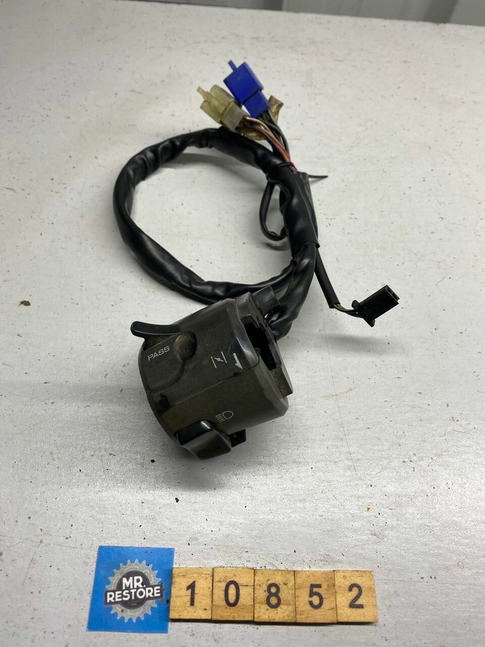 Yamaha YZF600R Thundercat L/H Switch Horn Pass Turn Hi-Lo & Choke 4WF-83973