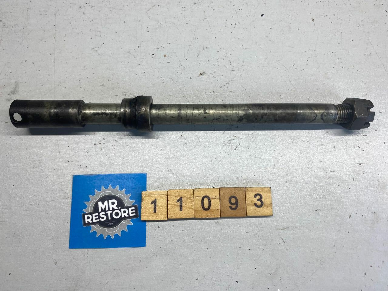 Yamaha XJ650L XS XV Front Wheel Axle & Nut 4H7-25181-01