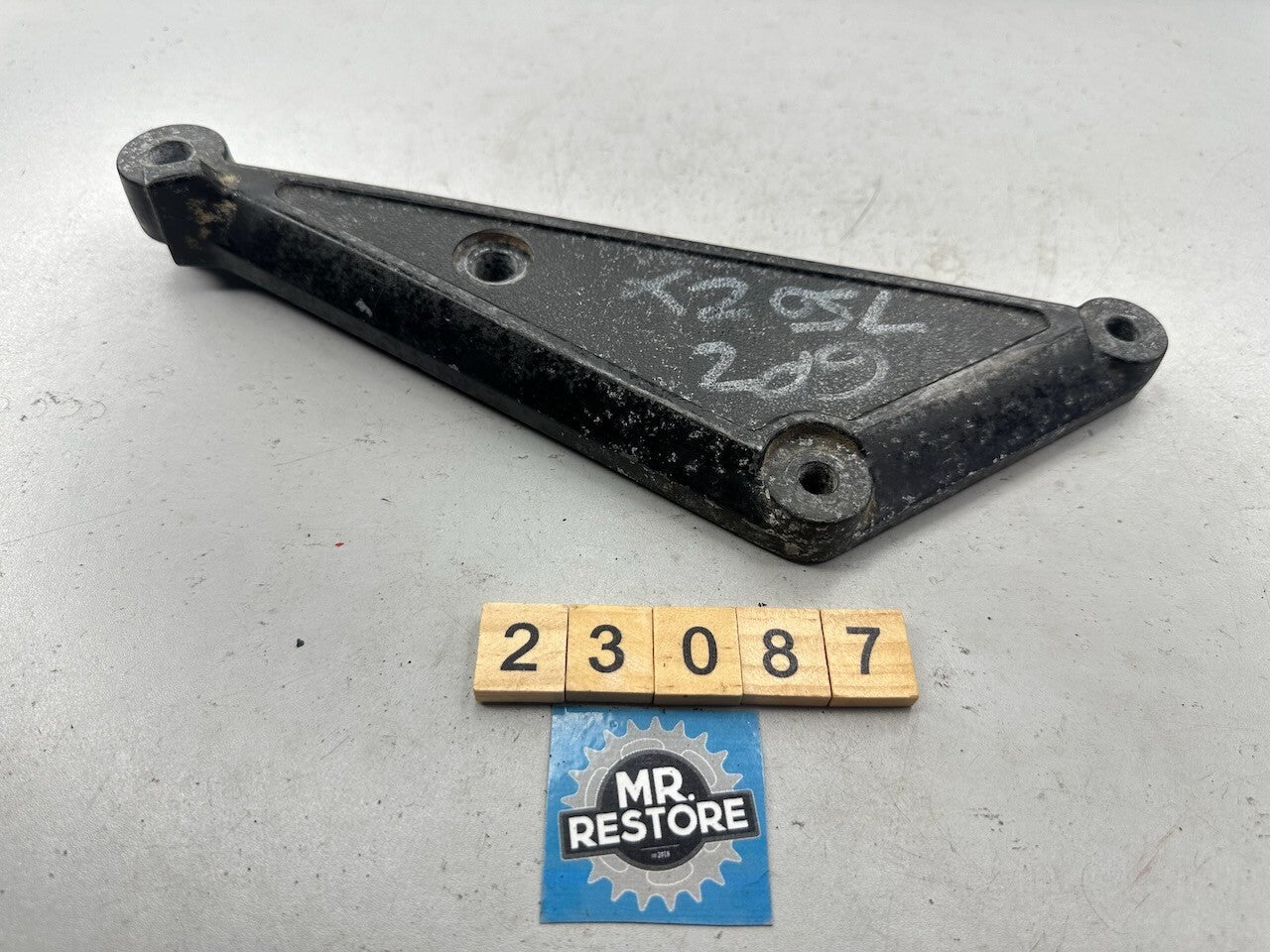 Kawasaki KZ1100 Z1100 KZ750 Z750 KZ650 Z650 Left Muffler Stay Foot Rest Bracket