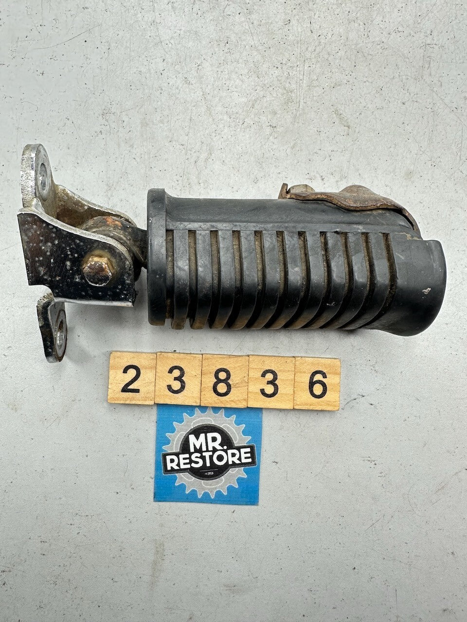 Honda CB750 '79-82' Right Footrest Peg & Rubber 50620-438