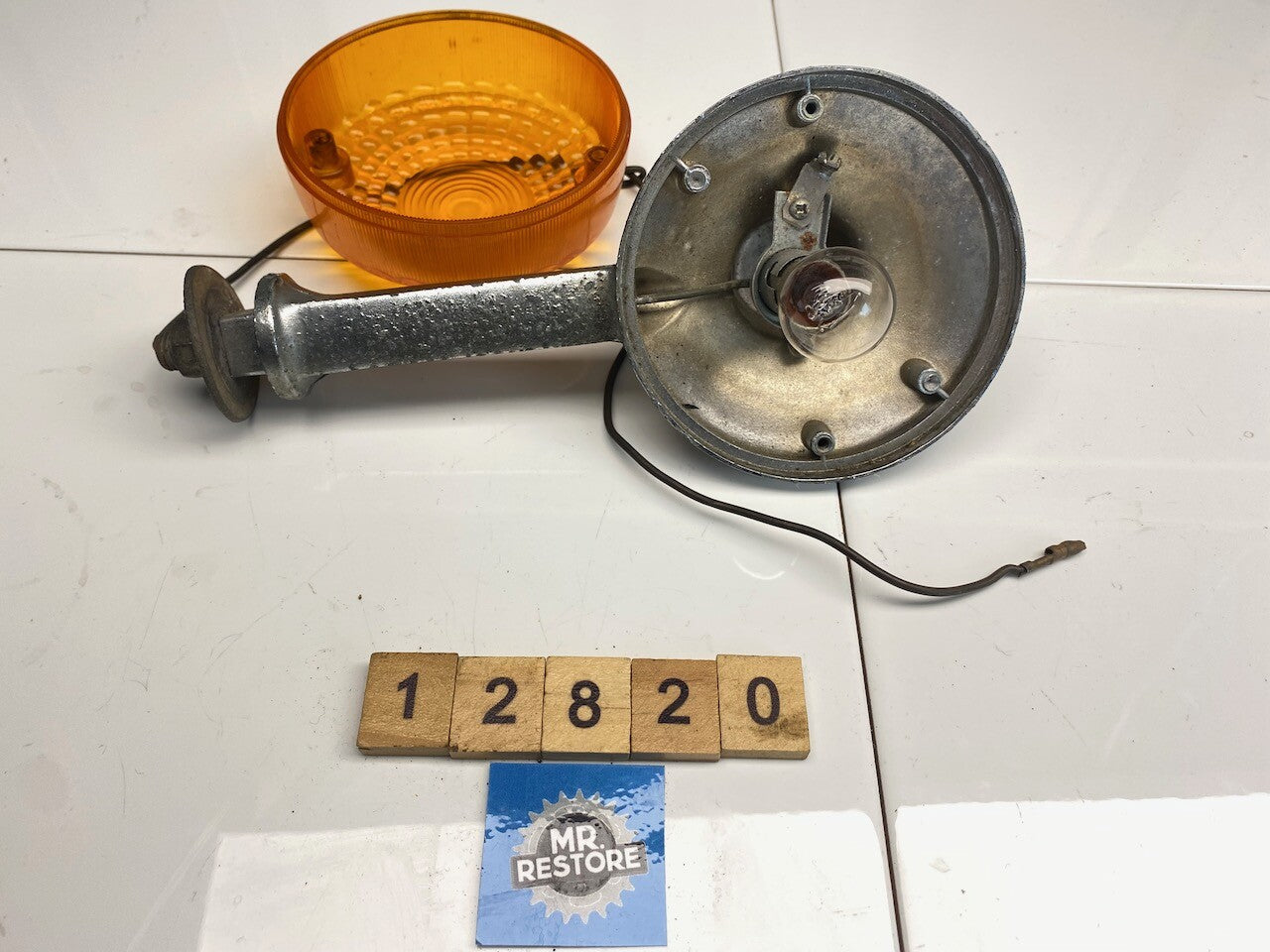 Suzuki Motorcycle Vintage OEM Indicator with 35600-3 Lens (tested)