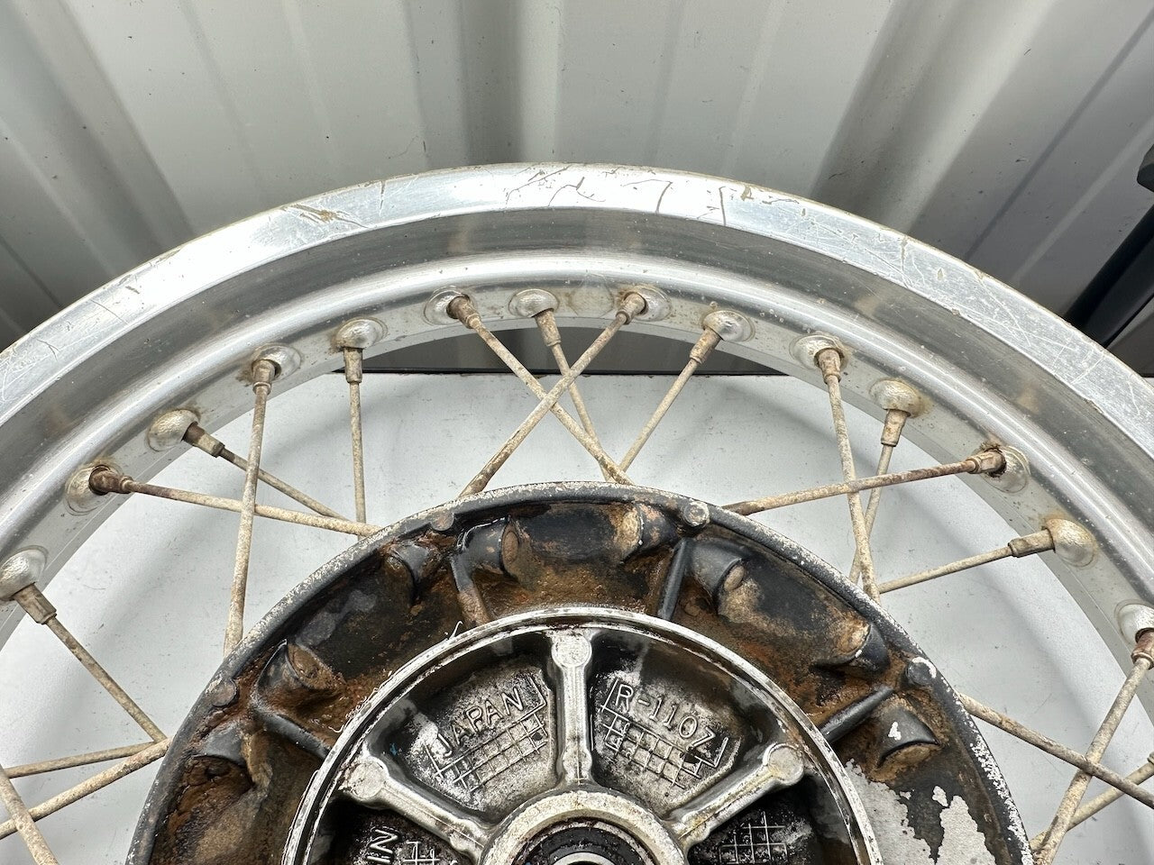 Kawasaki KL600 1984-89 17x2.50 Rear Wheel Hub & Rim - 41034-1107