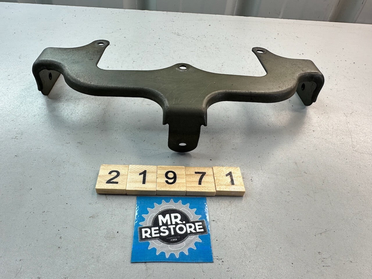 Suzuki GSX1300 Hayabusa 2000-07 Taillight Bracket 35726-24F00