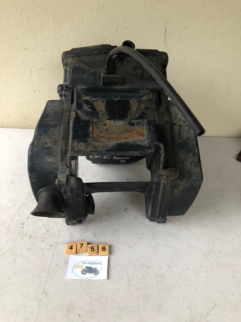 Kawasaki GPZ500S Air box KHI A 063