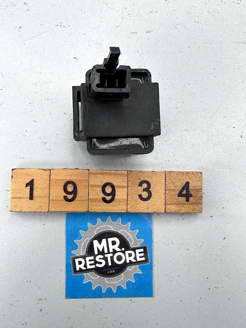 Suzuki GSXR GSF GS DR RF TU VS XF VZ - Turn Signal Relay 38610-26E00  TL110
