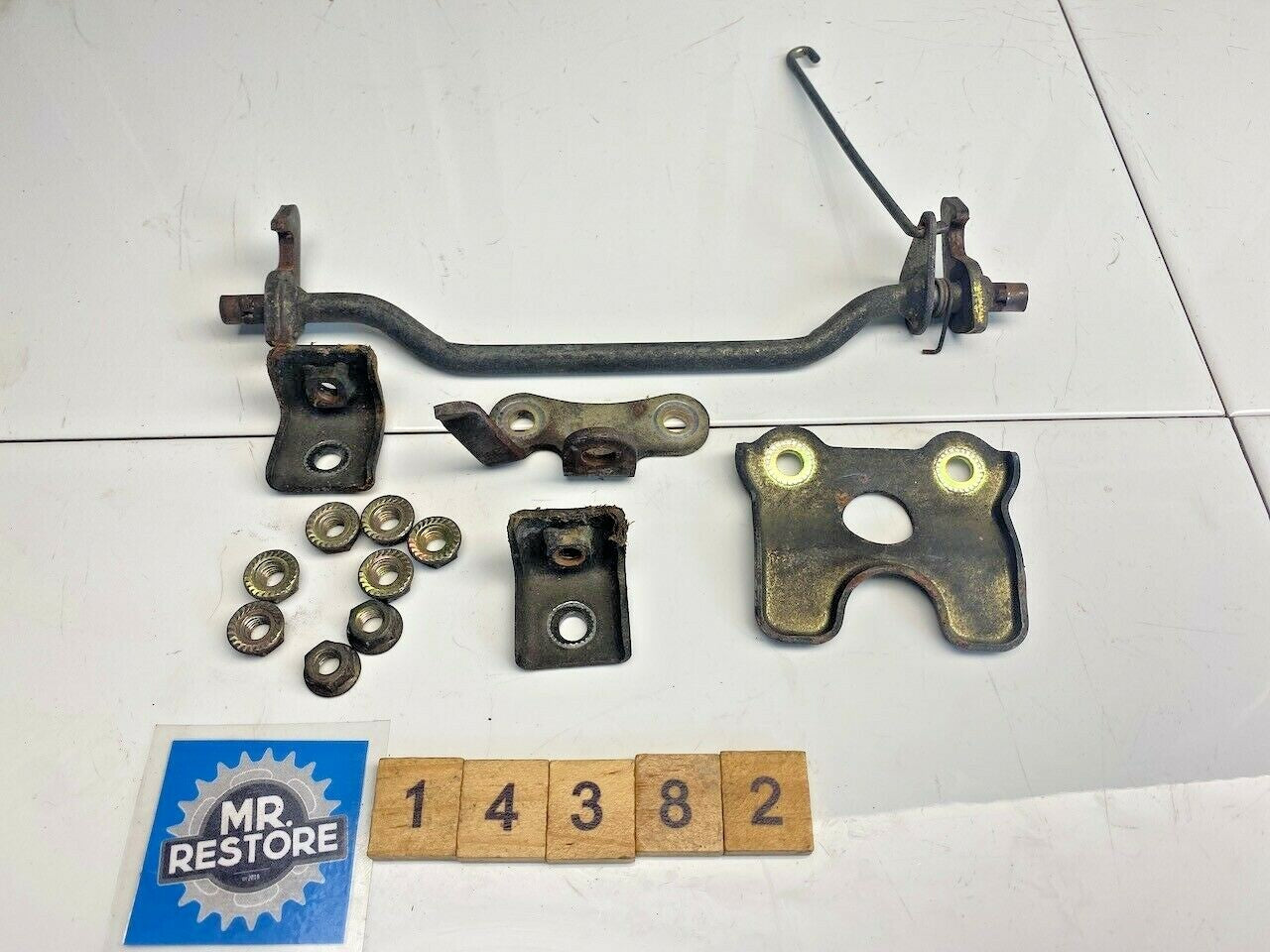Yamaha FZ750 Seat Furniture latch etc.