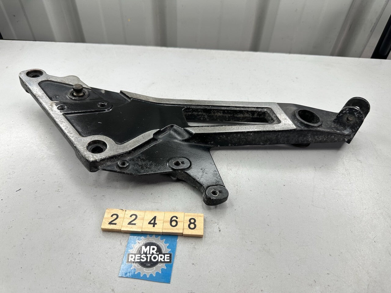 Kawasaki GPZ1000RX ZX1000 1986-88 Right Muffler Stay Foot Rest Bracket