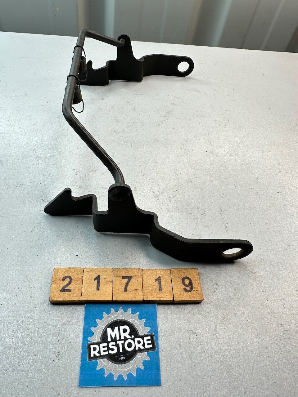 Kawasaki GPZ900R ZX900 Seat Latch Bar & Springs 27012-1321