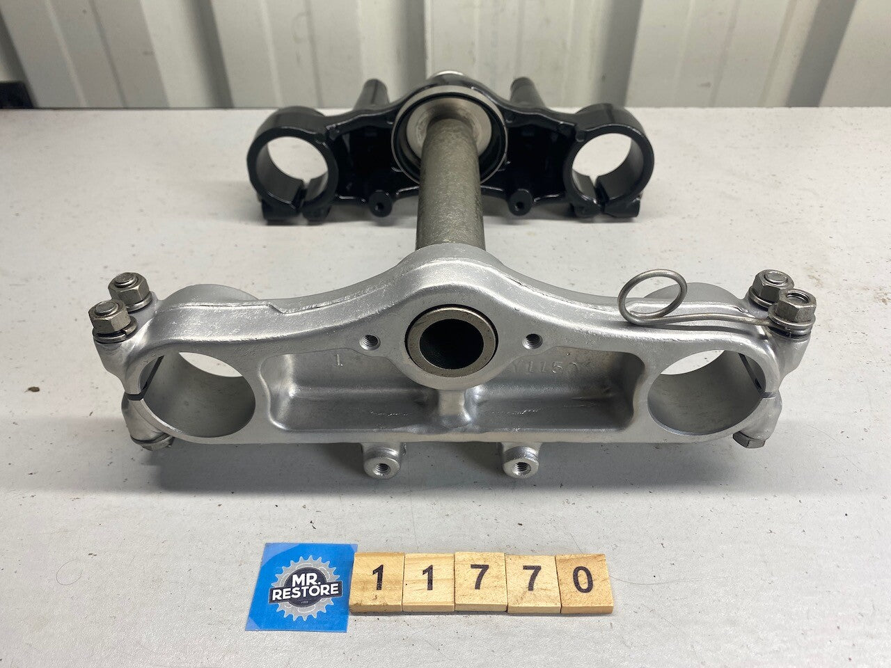Yamaha TT250 1991 Fork Clamp Triple Tree Assy. & Bar Clamps - Reconditioned