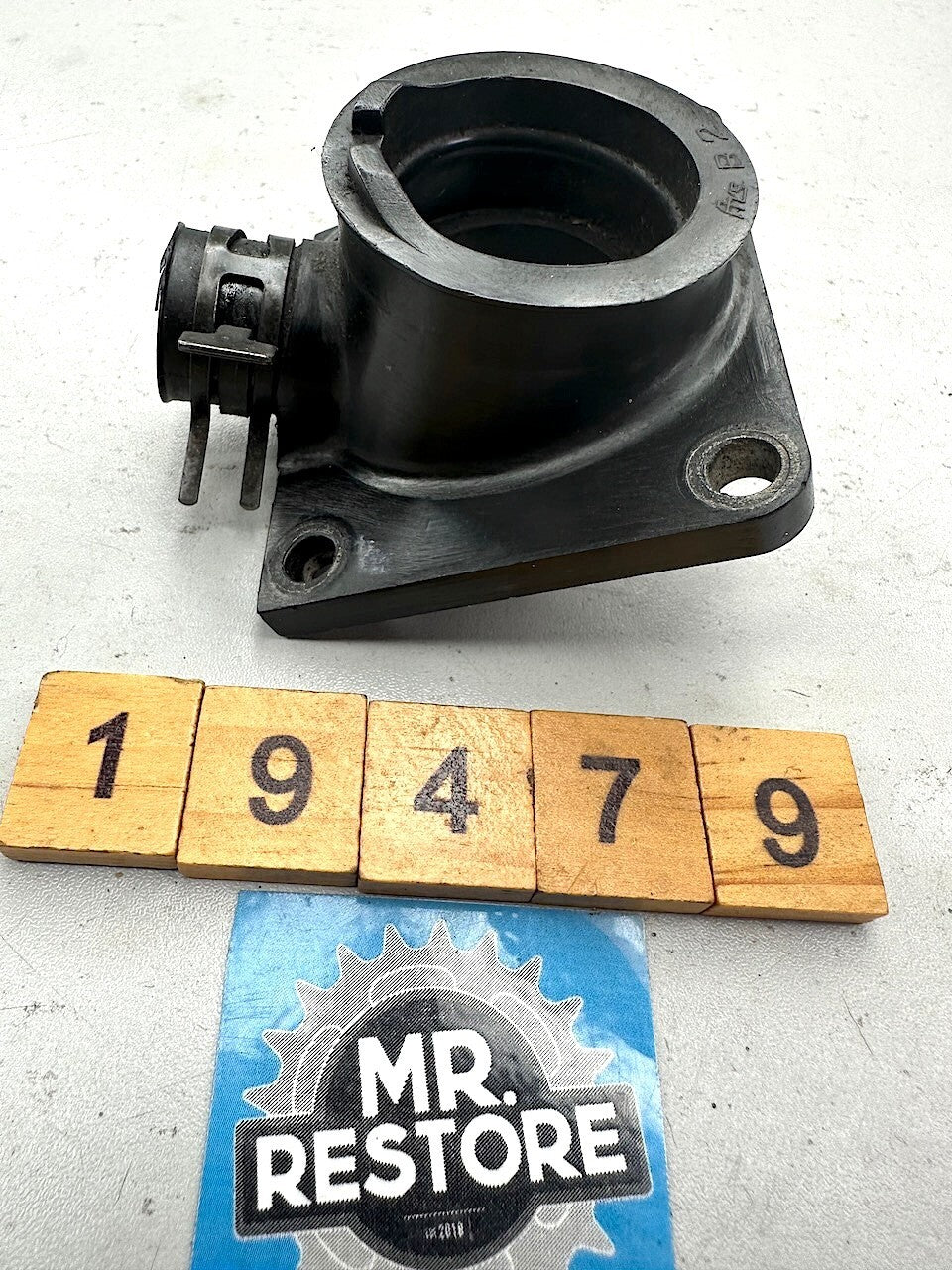Yamaha RZ250 RZ350 RD350 RD250 YPVS 1983-88 Carburettor Joint Manifold 31J-13565