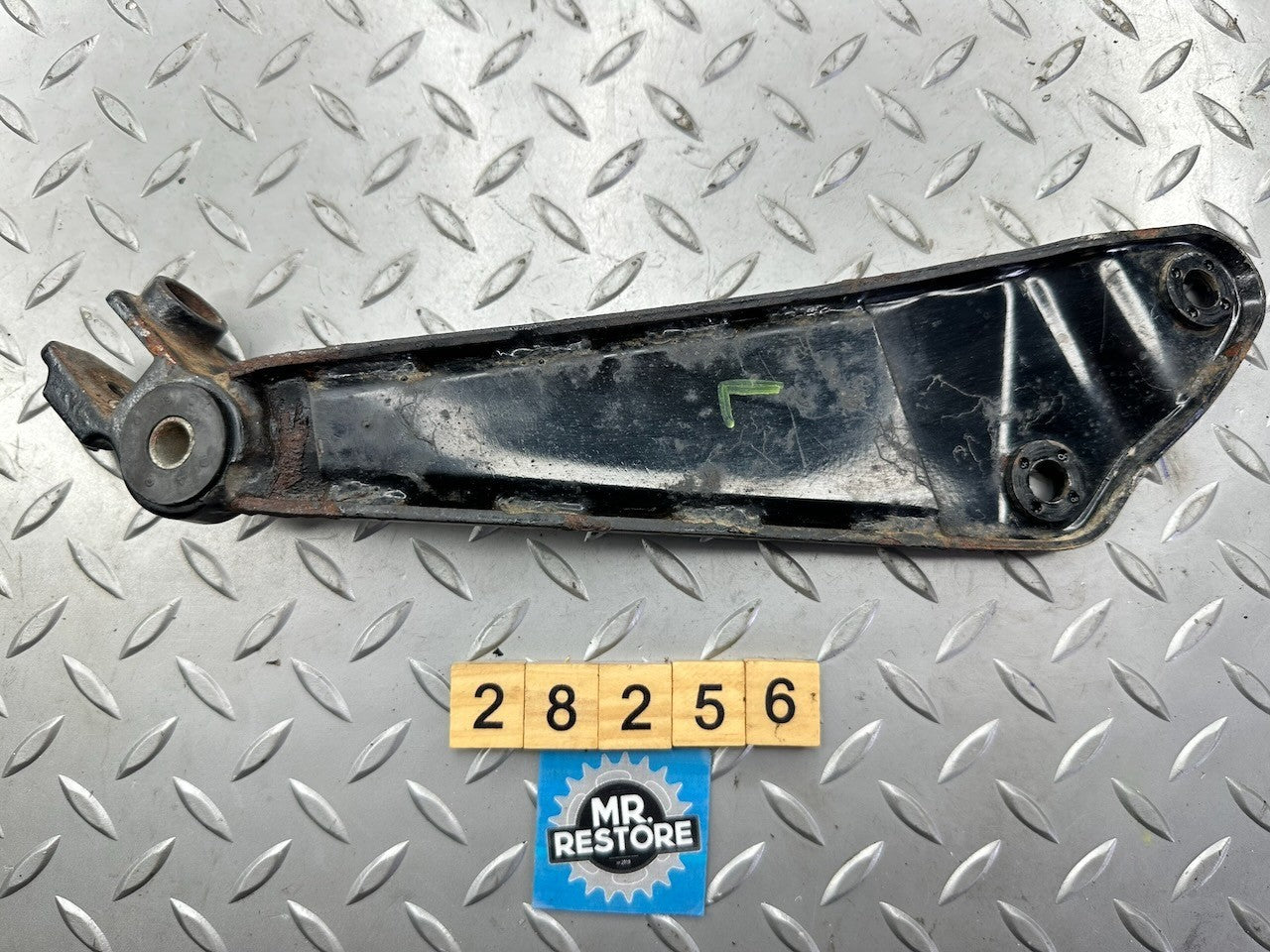 Suzuki RG500 RG400 GS500 OEM L/H Pillion Footrest Footpeg Bracket 43720-20A00
