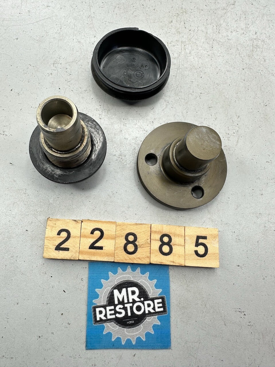 BMW R1200GS / ADV R1200RT R1200S R1200R R nineT Swingarm Pivot Bolts & Cap