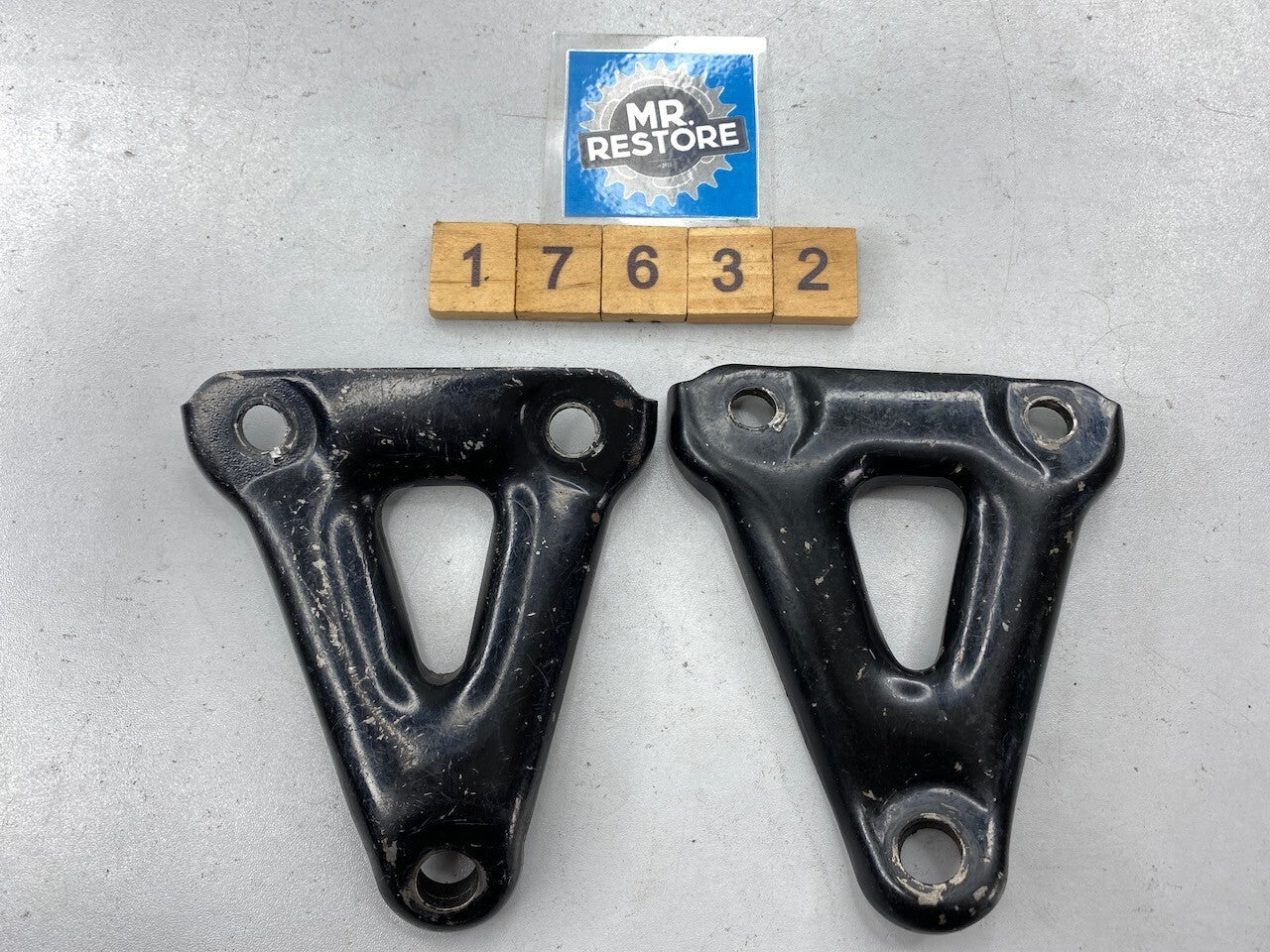 Honda GL1000 Goldwing 1976 Frame Bracket Pair - 50352-371-000ZA  50351-371-000ZA