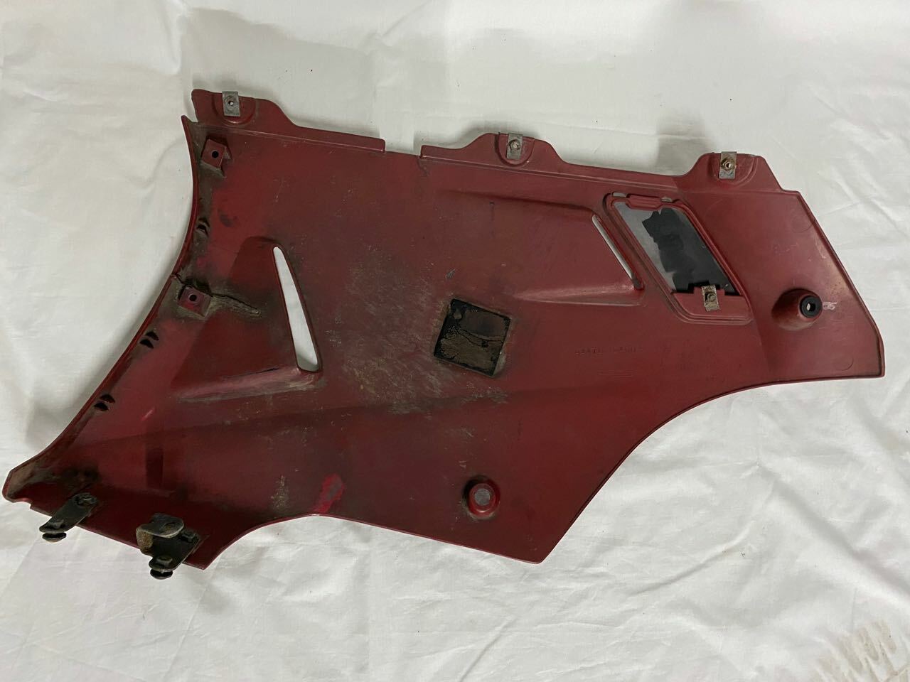 Suzuki Across GSX250F R/H Panel 1991 94471-24DOR (cracked)