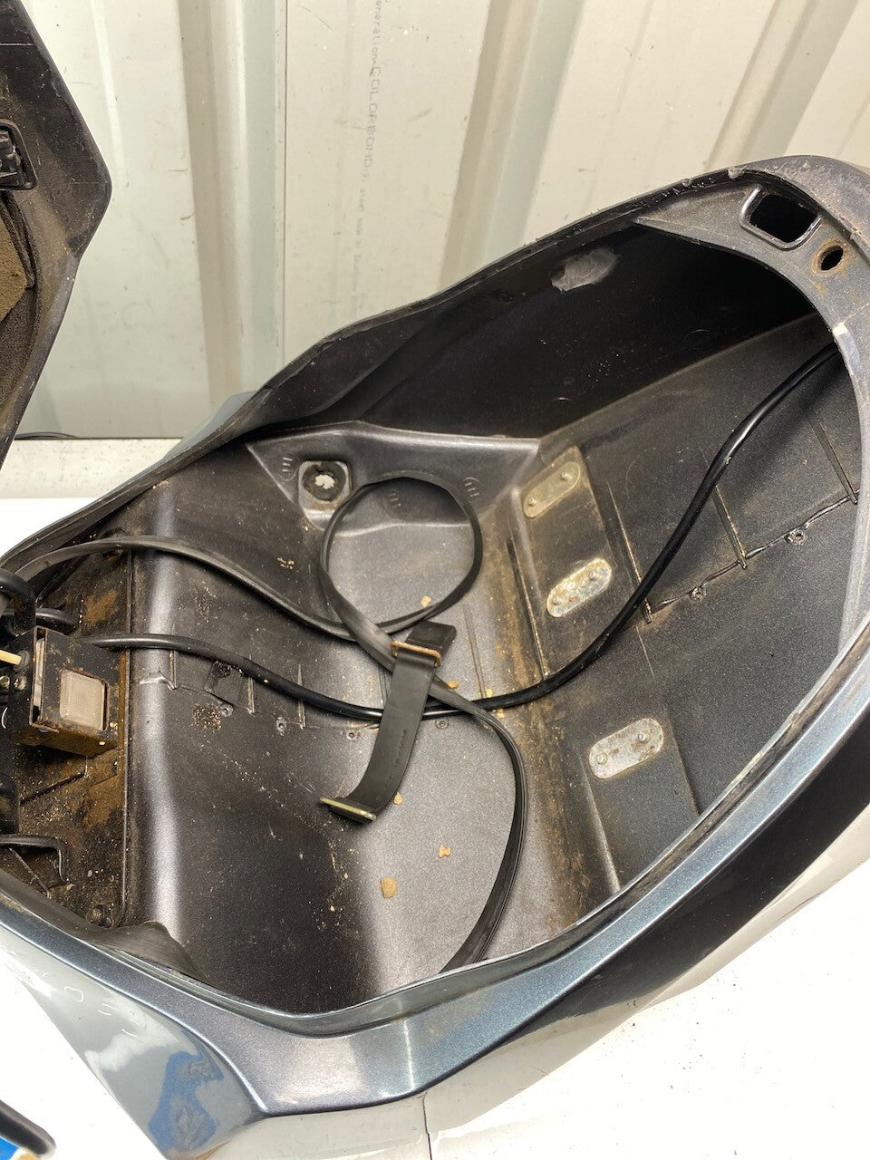 Suzuki GSX250F Across Luggage Trunk