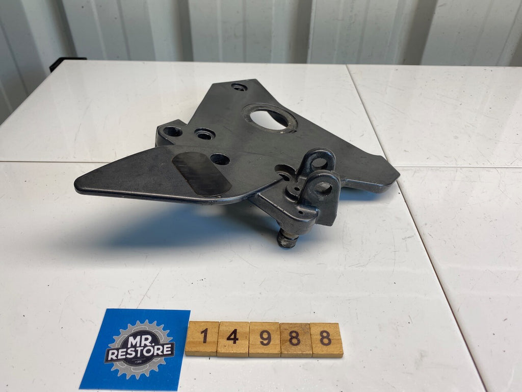 Kawasaki ZR750 ZR-7 Front R/H Step Foot Rest Stay Bracket 35063-1051-EZ