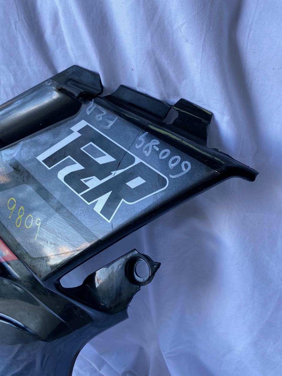 Yamaha FZR400 FZR600 EXUP R/H Side Panel (Some damage)