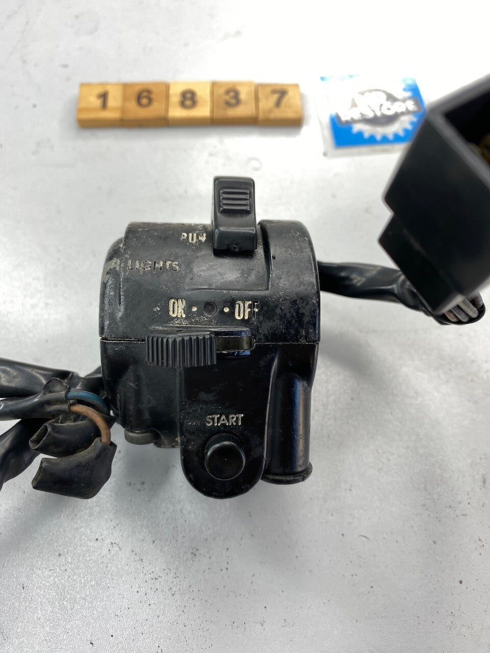 Kawasaki GPZ250 Belt Drive R/H Handlebar Switch 