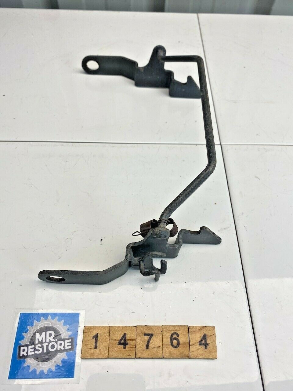 Kawasaki GPZ900R ZX900 Seat Latch Bar & Springs 27012-1321