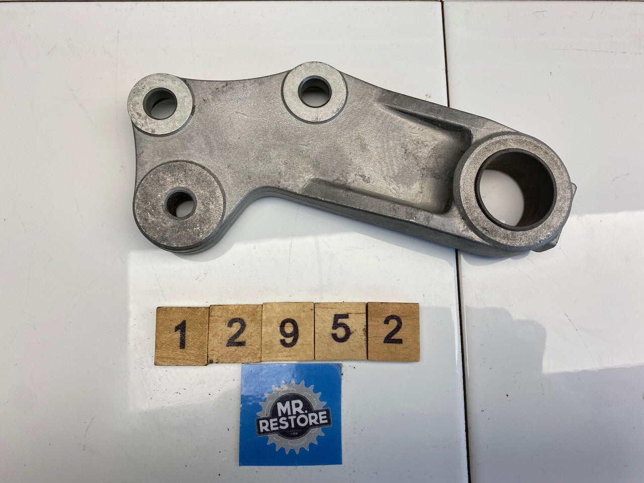 Kawasaki GPZ900R ZX900 Rear Brake Caliper Holder 43044-1060