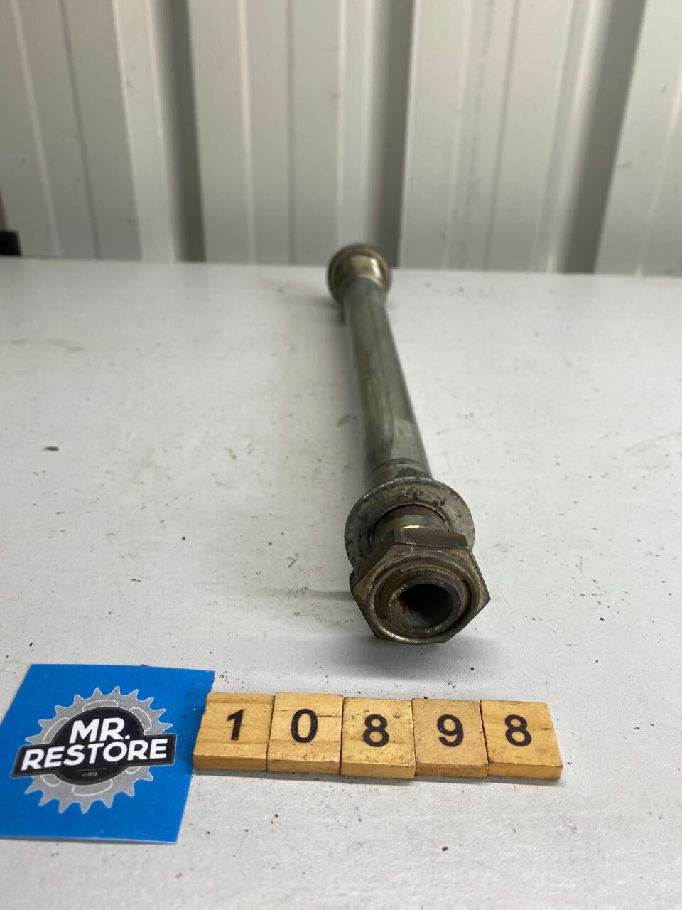 Suzuki TL1000 GSXR1000 750 600 GSX1300R Swing Arm Axle 61211-33E00
