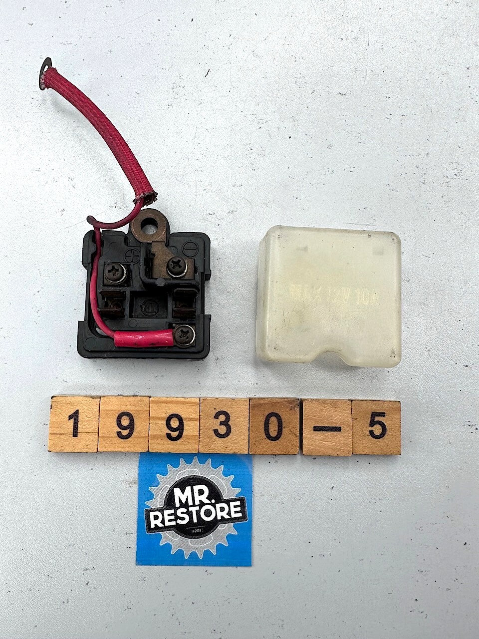 Suzuki GS1000 GS850 GS550 GS500 Power Source Terminal & Cover 38850-47000