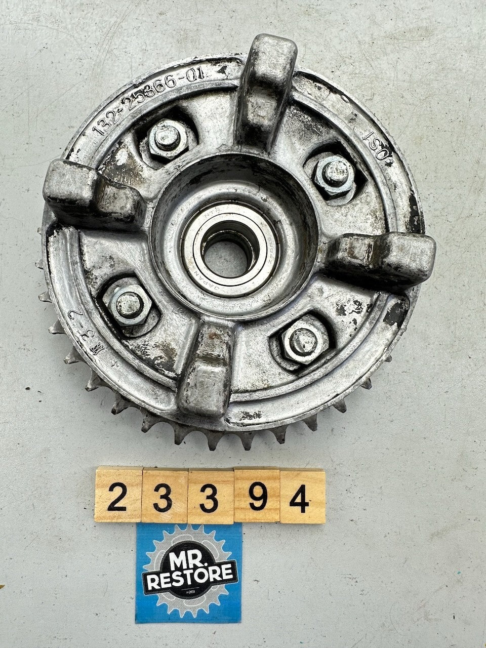 Yamaha V70 V80 V90 L5 G6 Rear Wheel Hub & Spacer 132-25366-01