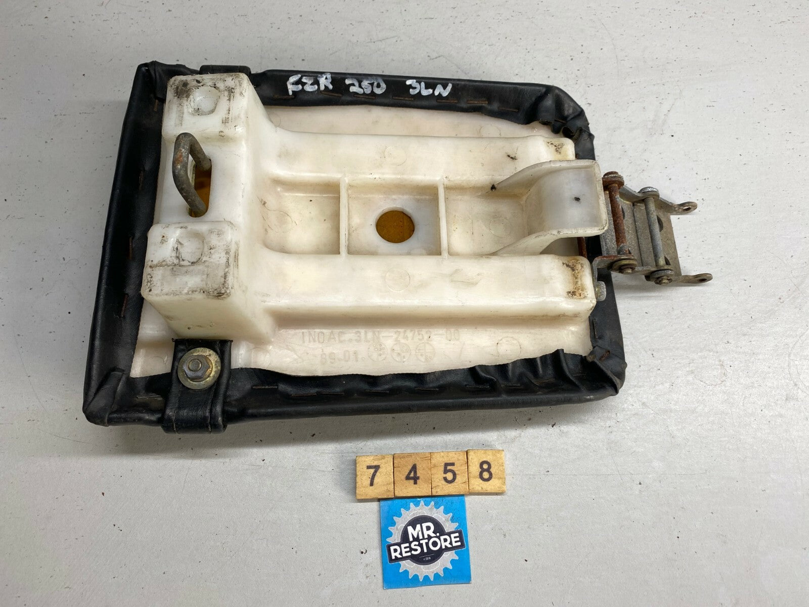 Yamaha FZR250 3LN Pillion Passenger Seat, Strap & Latch - 3LN-24750 & 3LN-24734