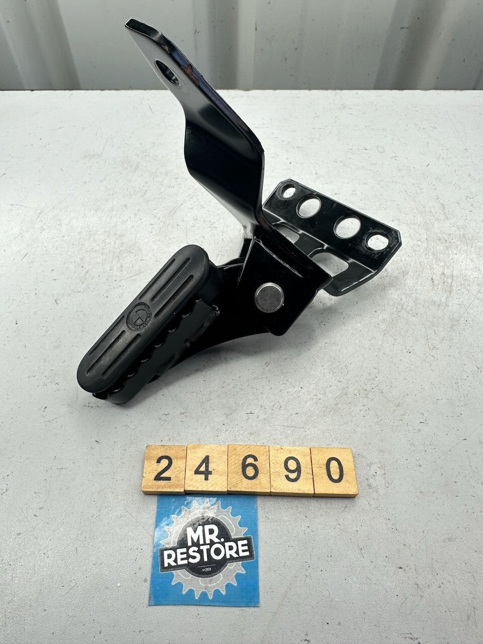 BMW G650GS F650GS Right Riders Foot Rest Peg & Bracket 46717650294  46717654664